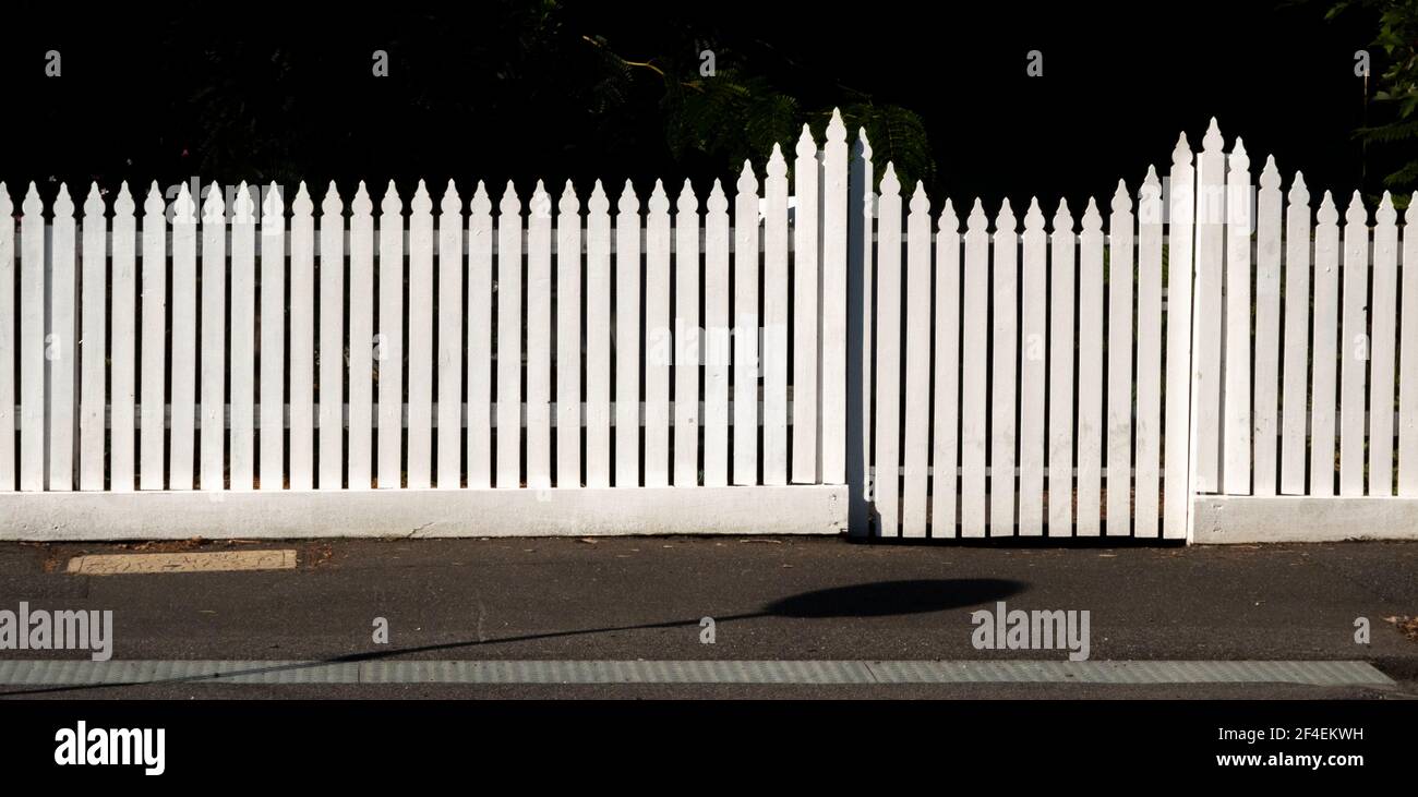 Una recinzione per picnic nei sobborghi di Melbourne, Victoria, Australia Foto Stock
