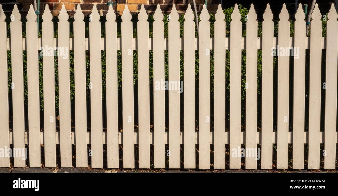 Una recinzione per picnic nei sobborghi di Melbourne, Victoria, Australia Foto Stock