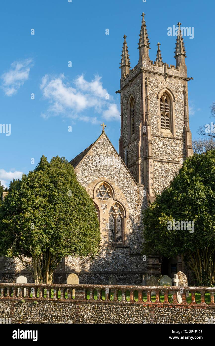 Chiesa di San Nicola nel villaggio Hampshire di Chawton, Inghilterra, Regno Unito, dove il famoso autore Jane Austen ha partecipato Foto Stock
