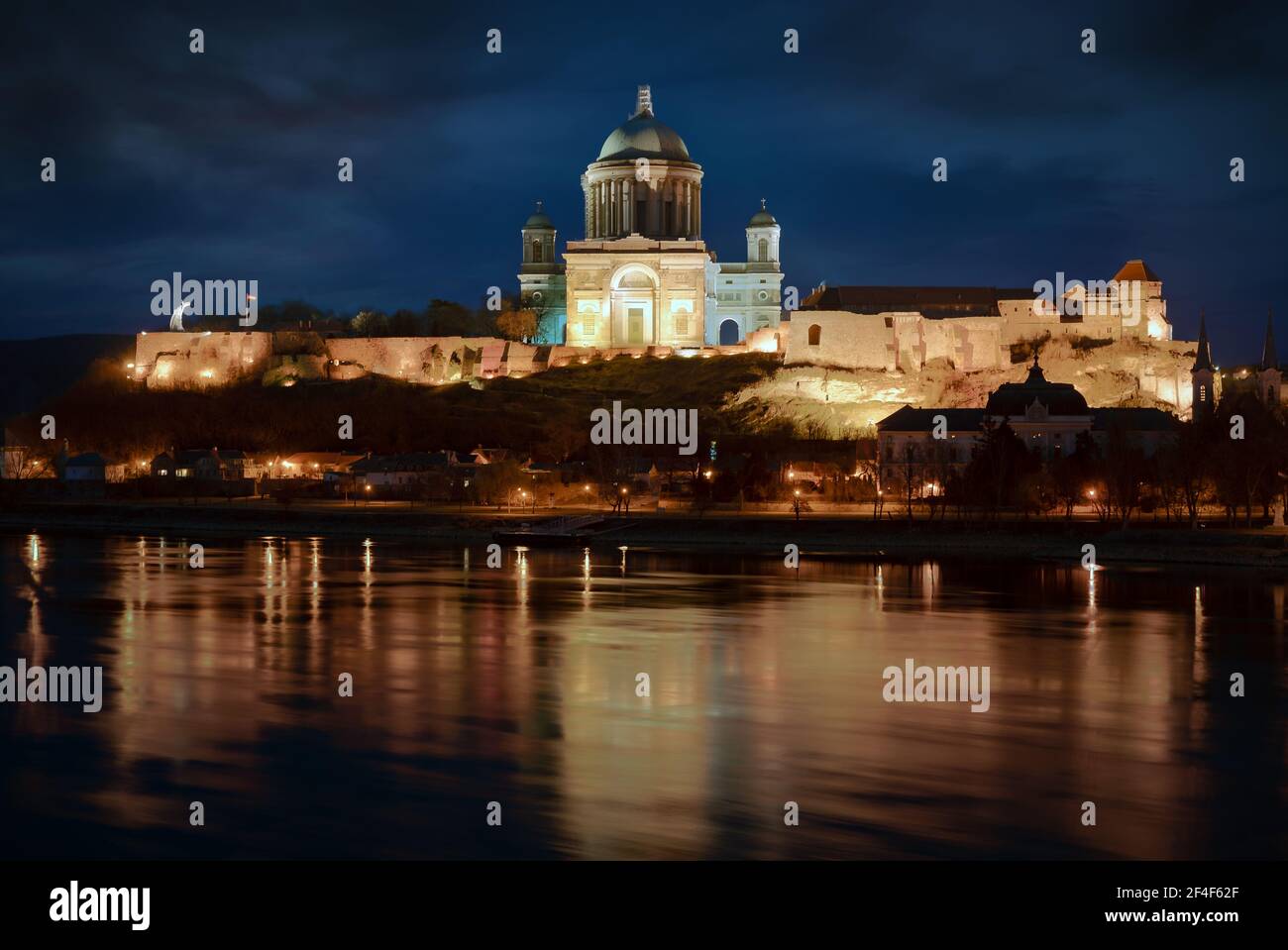 La basilica di Esztergom in Ungheria. Foto mozzafiato di questo gigantesco edificio religioso Foto Stock