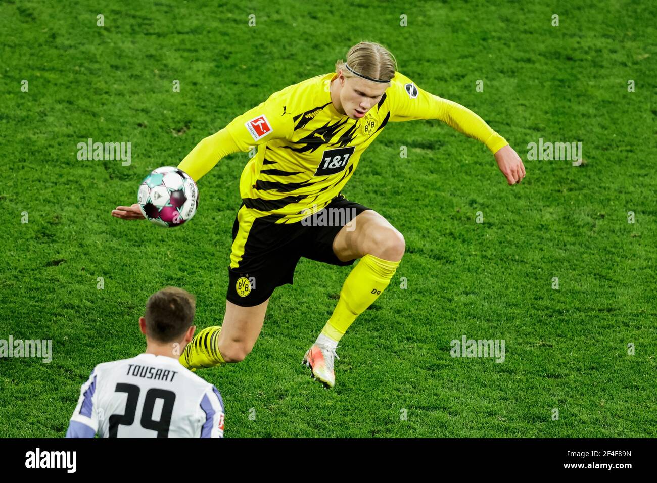 Dortmund, Signal-Iduna-Park, 13.03.21: Erling Haaland (BVB) am Ball im Spiel 1. Bundesliga Borussia Dortmund contro Hertha BSC Berlino. Foto: Pressefato Foto Stock