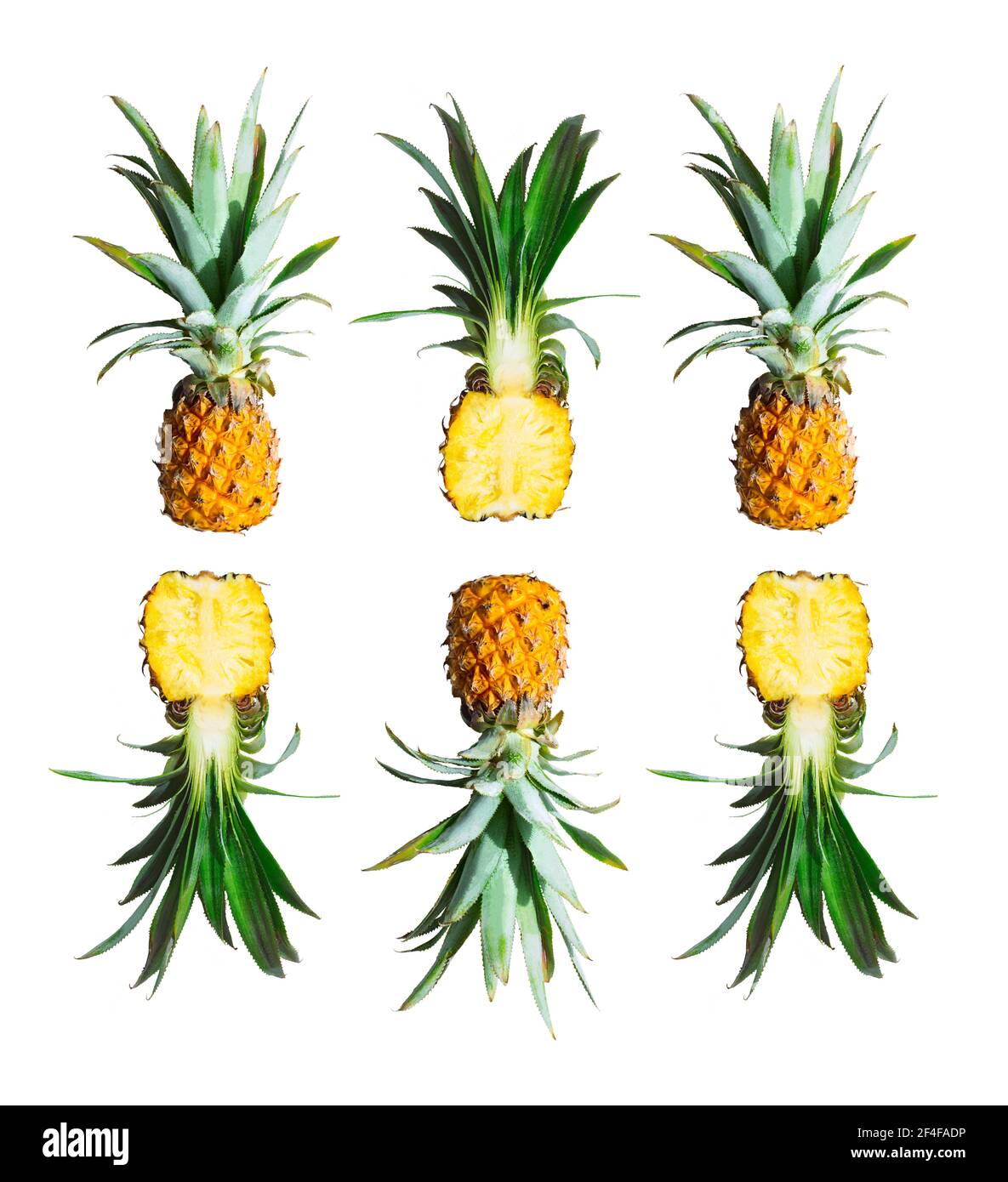 Disposizione di ananas interi e tagliati isolati su sfondo bianco. Disposizione piatta Foto Stock