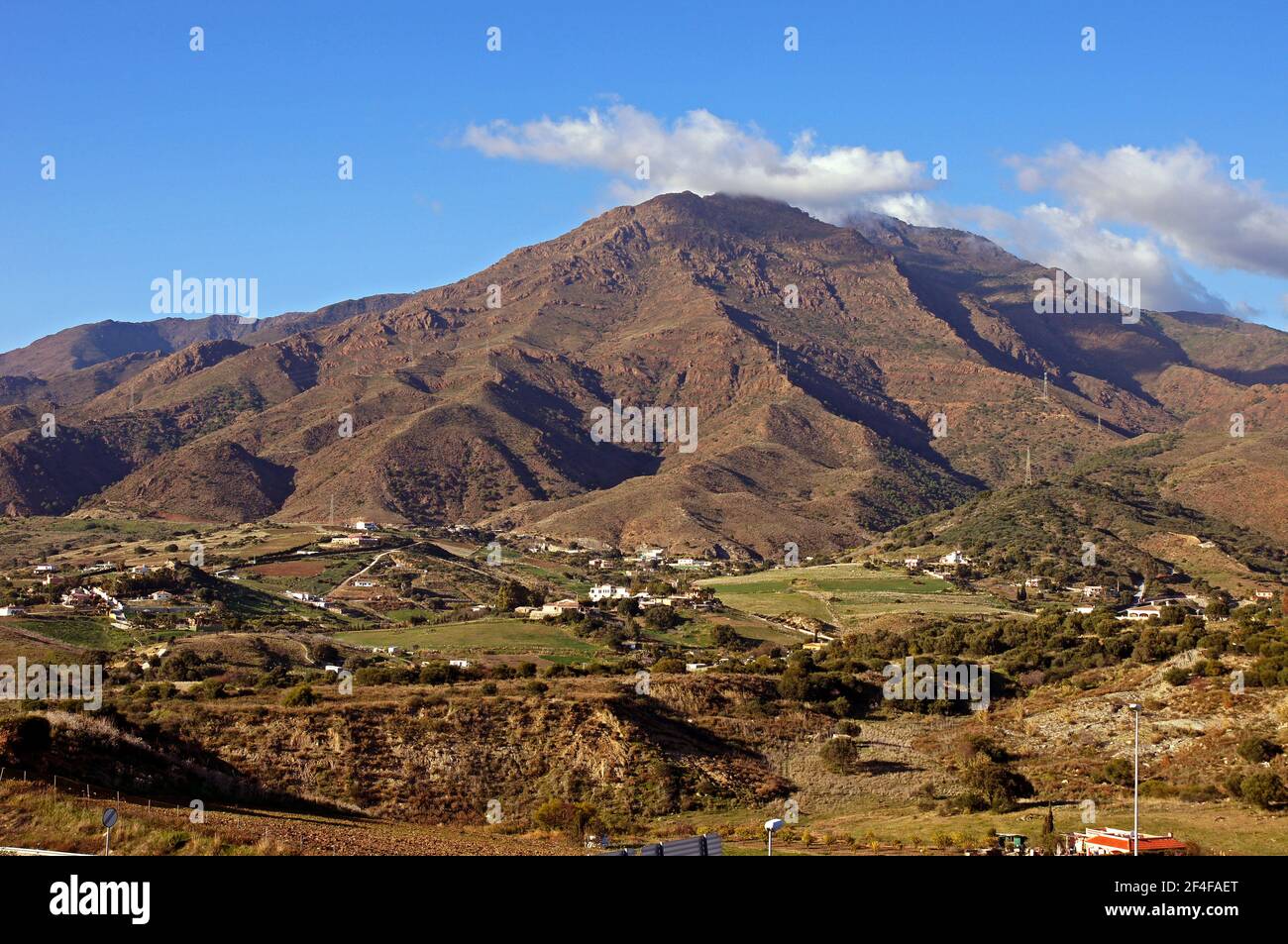 Andalucia in Spagna: La montagna 'Los Reales' alta 1400 metri sulla Costa del Sol vicino Estepona Foto Stock