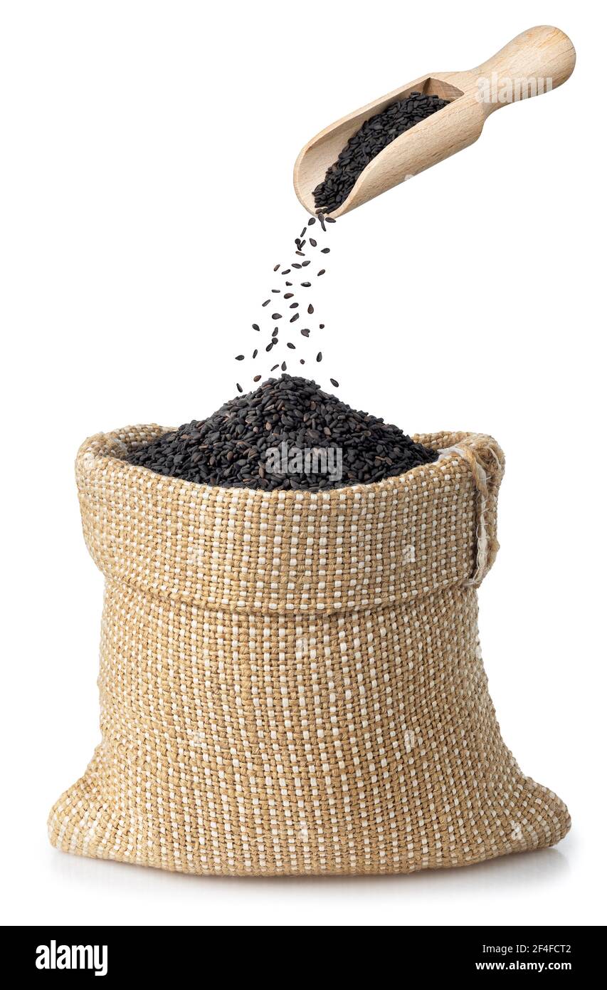 semi di sesamo nero in sacco di burlap isolato Foto Stock