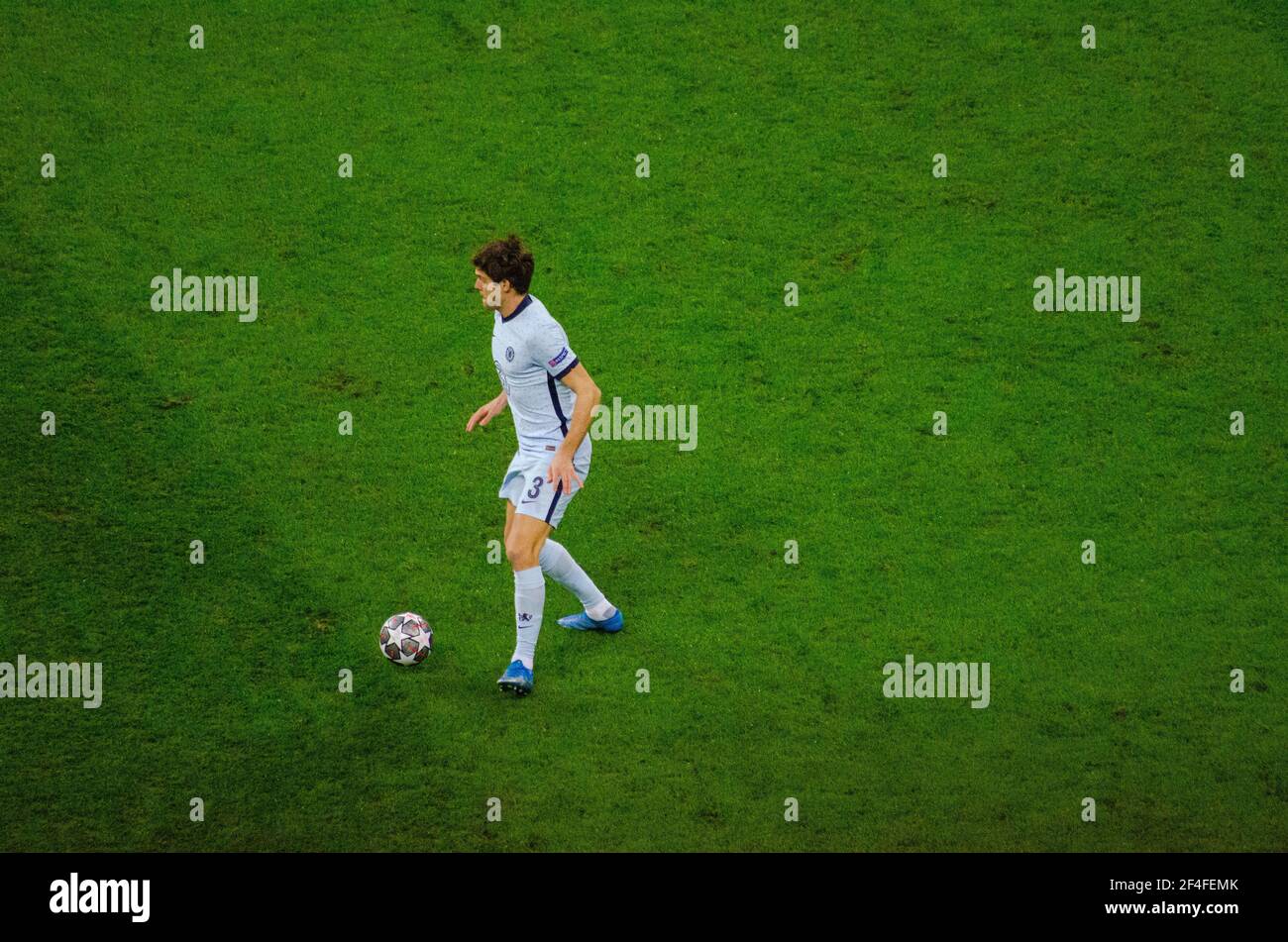 BUCAREST, ROMANIA - 23 febbraio 2021 - Chelsea FC e Atletico Madrid in azione durante la prima tappa della UEFA Champions League al National sono Foto Stock