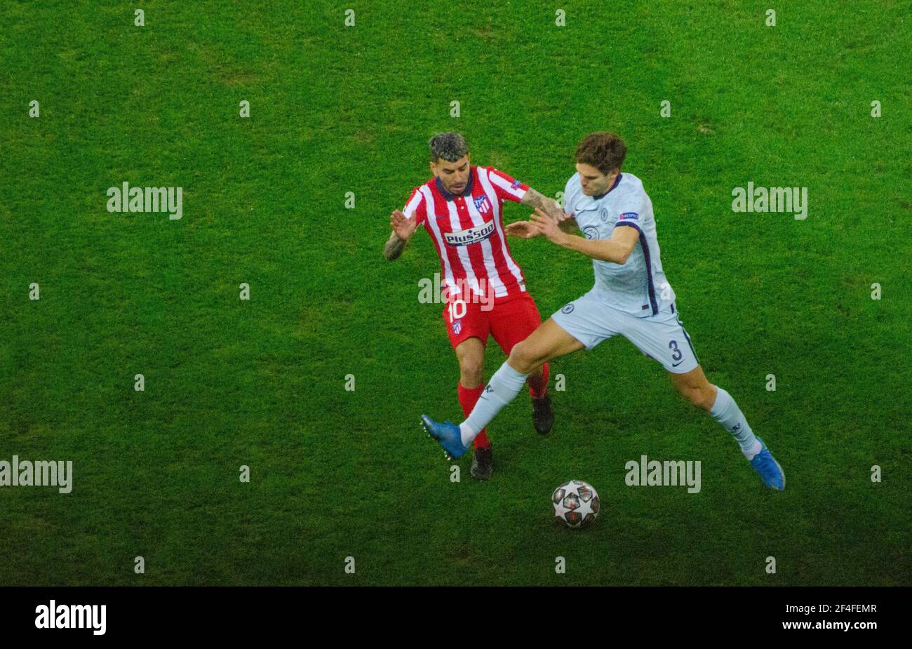 BUCAREST, ROMANIA - 23 febbraio 2021 - Chelsea FC e Atletico Madrid in azione durante la prima tappa della UEFA Champions League al National sono Foto Stock