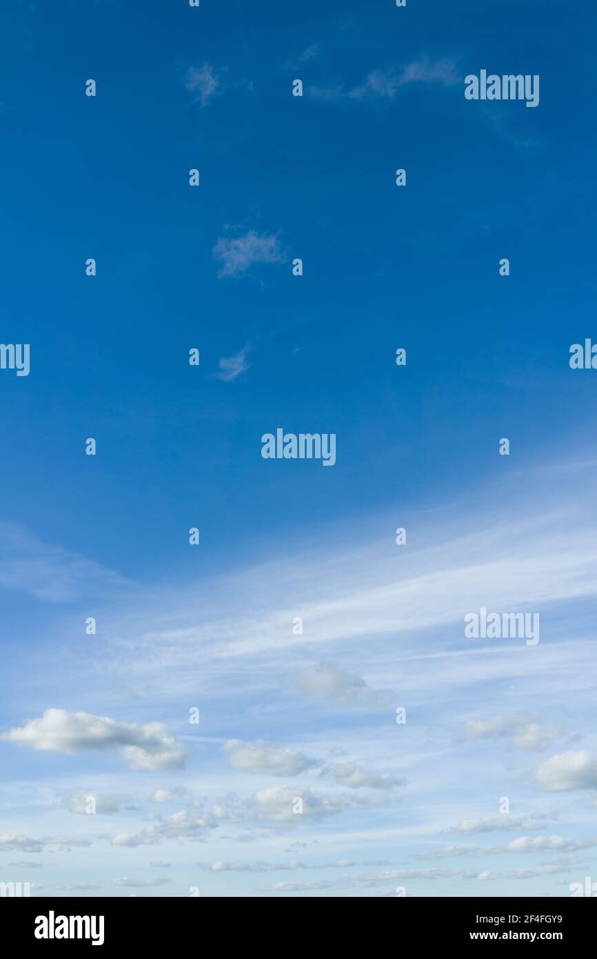 Foto di cielo blu e nuvole bianche .. Foto Stock
