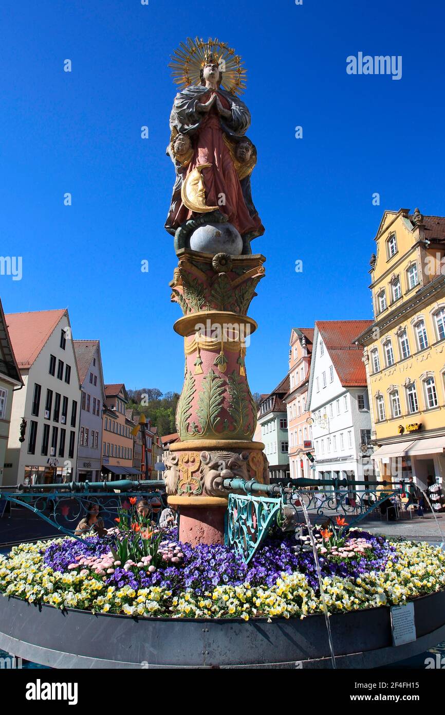 Marienbrunnen, nel mercato di Schwaebisch Gmuend, Baden-Wuerttemberg, Germania Foto Stock