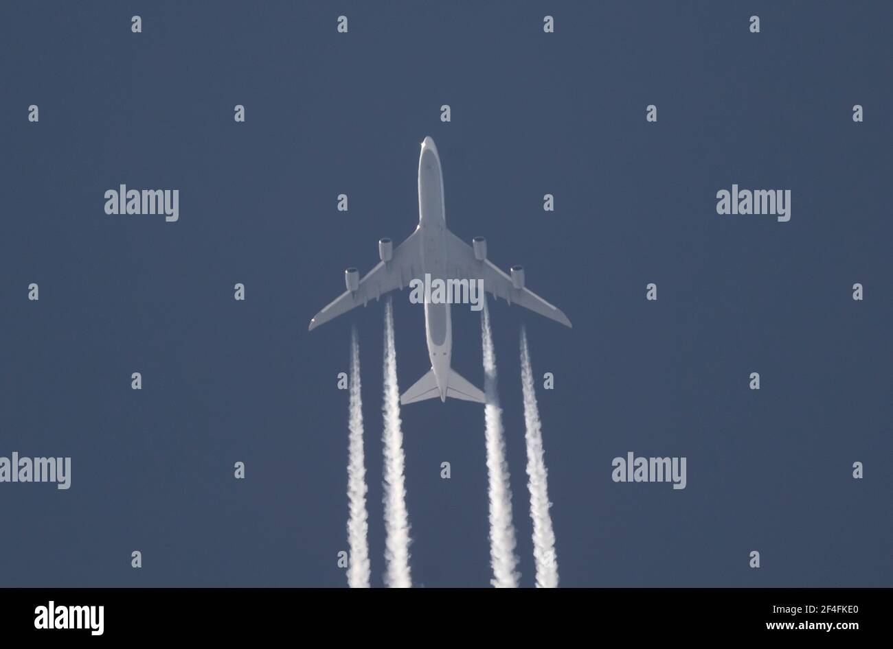 21 marzo 2021. Lufthansa Boeing 747 jumbo Jet sorvola Londra nella stratosfera da Città del Messico in viaggio verso Francoforte durante il blocco di Coronavirus nel Regno Unito. Foto Stock