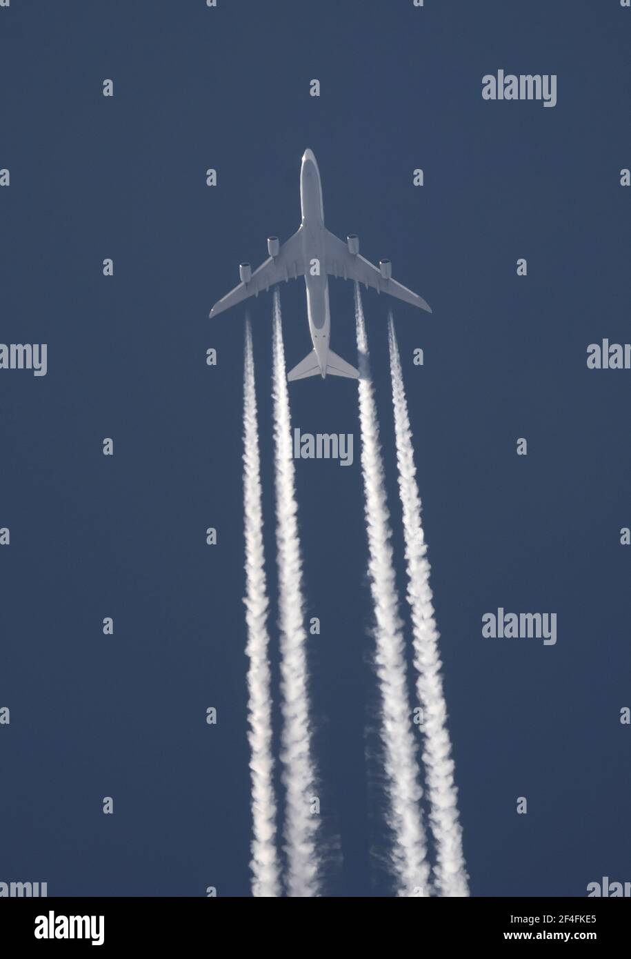 21 marzo 2021. Lufthansa Boeing 747 jumbo Jet sorvola Londra nella stratosfera da Città del Messico in viaggio verso Francoforte durante il blocco di Coronavirus nel Regno Unito. Foto Stock