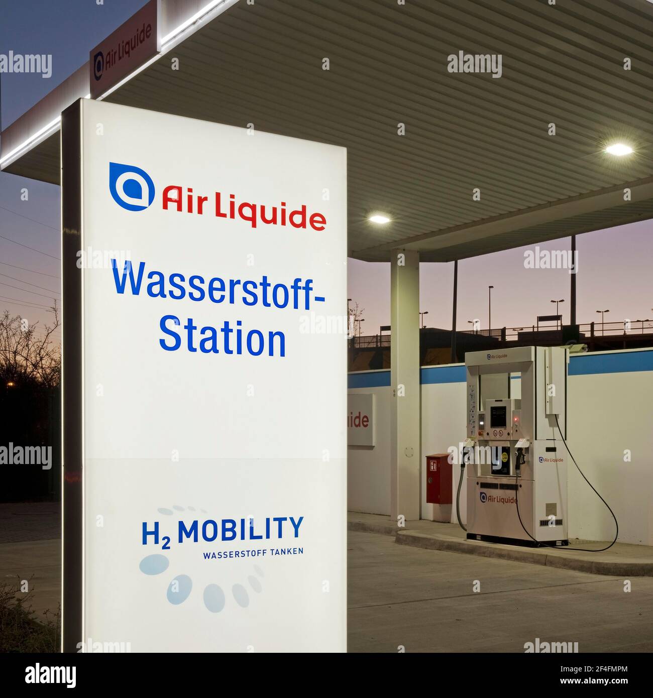 Stazione di rifornimento idrogeno, stazione di rifornimento H2, Duesseldorf, Renania settentrionale-Vestfalia, Germania Foto Stock