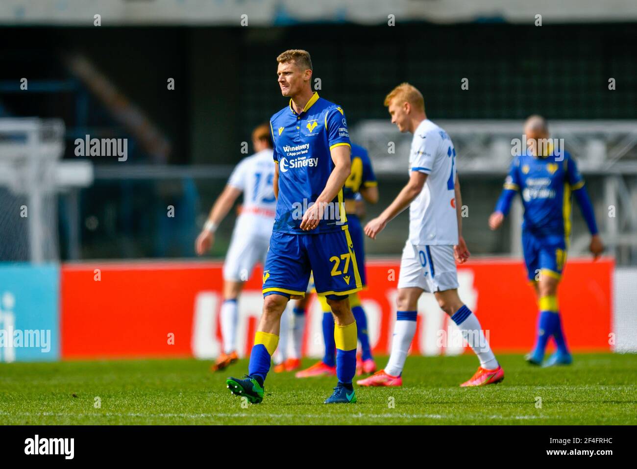 VERONA, ITALIA - 21 MARZO: Pawel Dawidowicz difensore per Hellas Verona  reagisce durante la Serie A un incontro tra Hellas Verona e Atalanta a.C.  allo Stadio Marcantonio Bentegodi il 21 marzo 2021