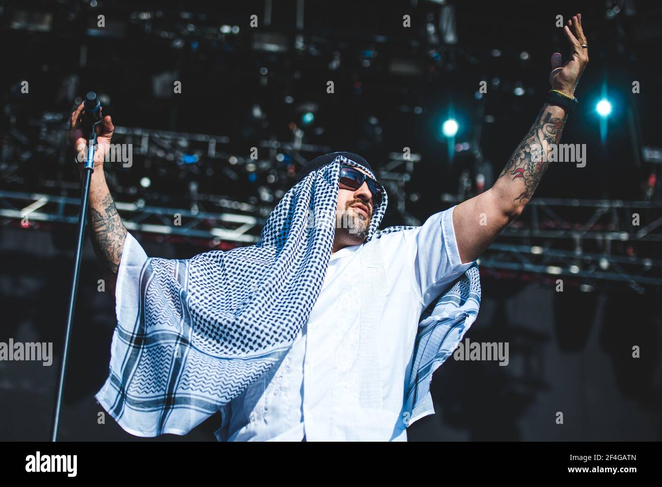 ITALIA, FIRENZE 2017: B-Real, rapper/cantante del super gruppo rap/rock americano Profeti del Rage (composto da membri di Rage Agaims the Machine, Cypress Hill e Public Enemy), esibendosi dal vivo sul palco. Foto Stock