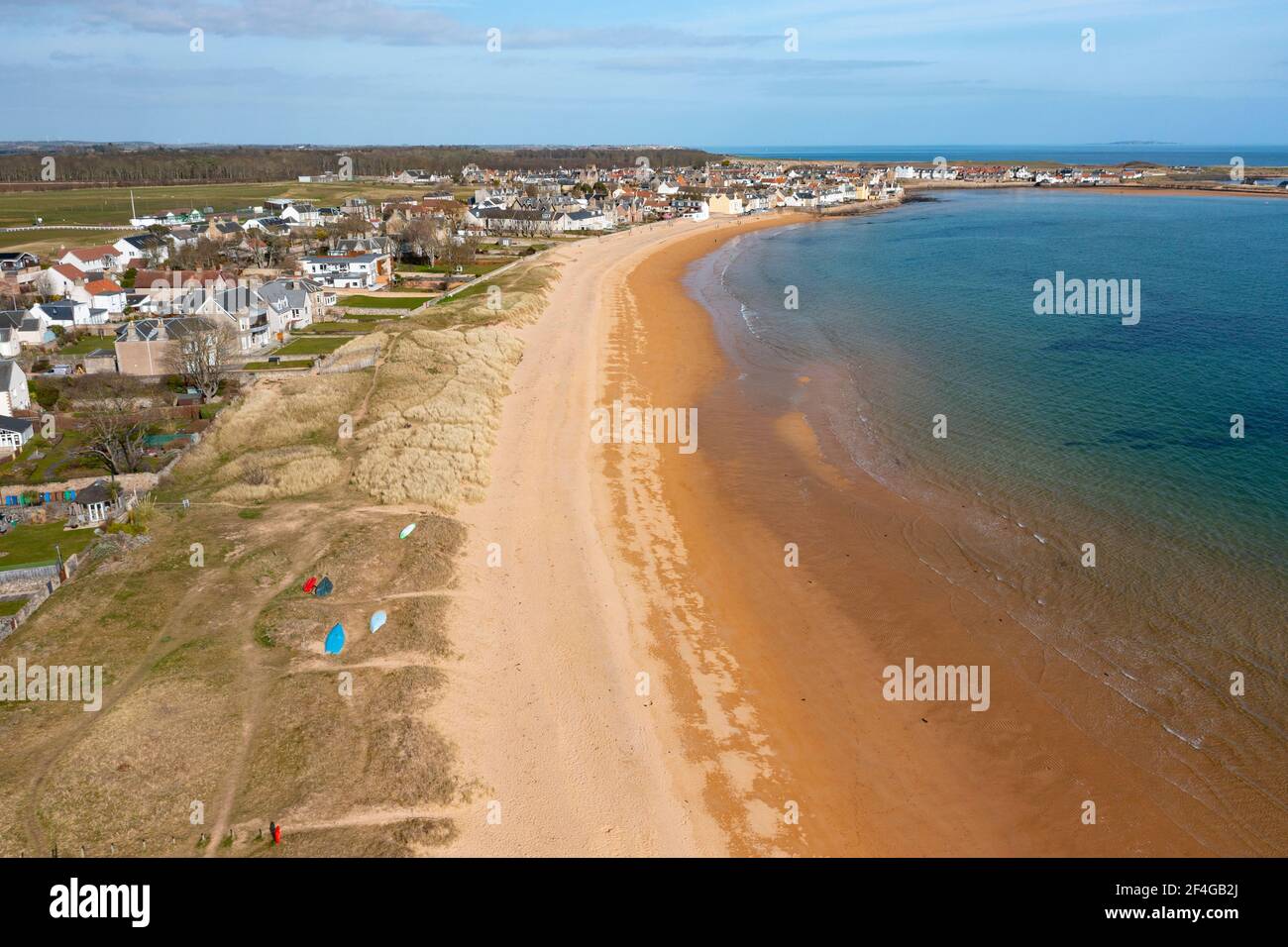 Vista aerea della spiaggia di Earlsferry ed Elie sulla East Neuk di Fife, in Scozia, Regno Unito Foto Stock