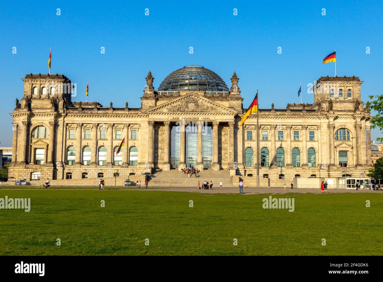 Edificio Reichstag, sede del Parlamento tedesco (Deutscher Bundestag) a Berlino, Germania. 22 maggio 2014. Foto Stock