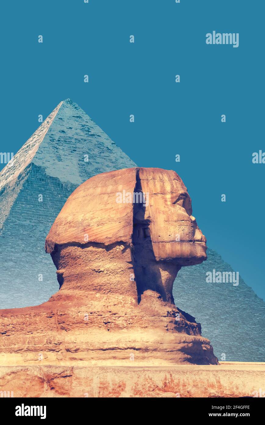 Grande Sfinge egiziana e Piramide di Khafre (Chefren) a Giza, il Cairo. Foto Stock