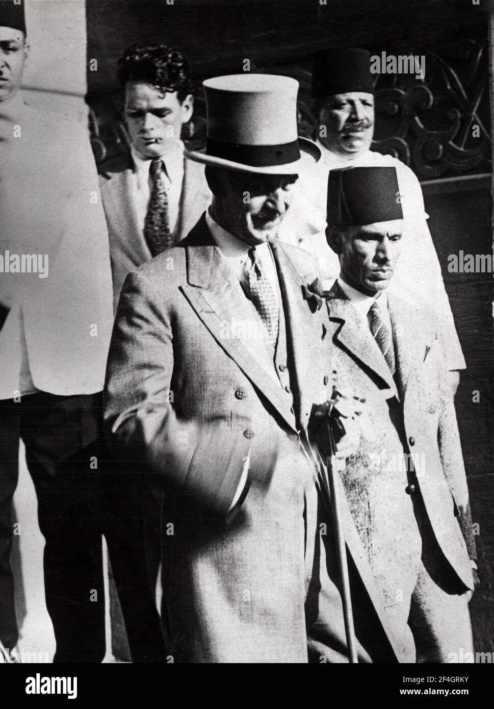 Cairo, Egitto. 25 Ott 1933. Sir PERCY LORAINE, Alto Commissario britannico dell'Egitto che arriva alla stazione del Cairo. Credit: Keystone Press Agency/ZUMA Wire/Alamy Live News Foto Stock