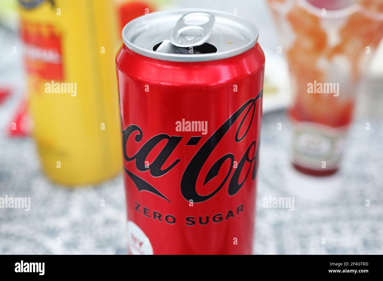 Coca-Cola zero Sugar è una nuova Coca-Cola senza zucchero che sembra e ha un sapore più simile all'originale. Foto Stock