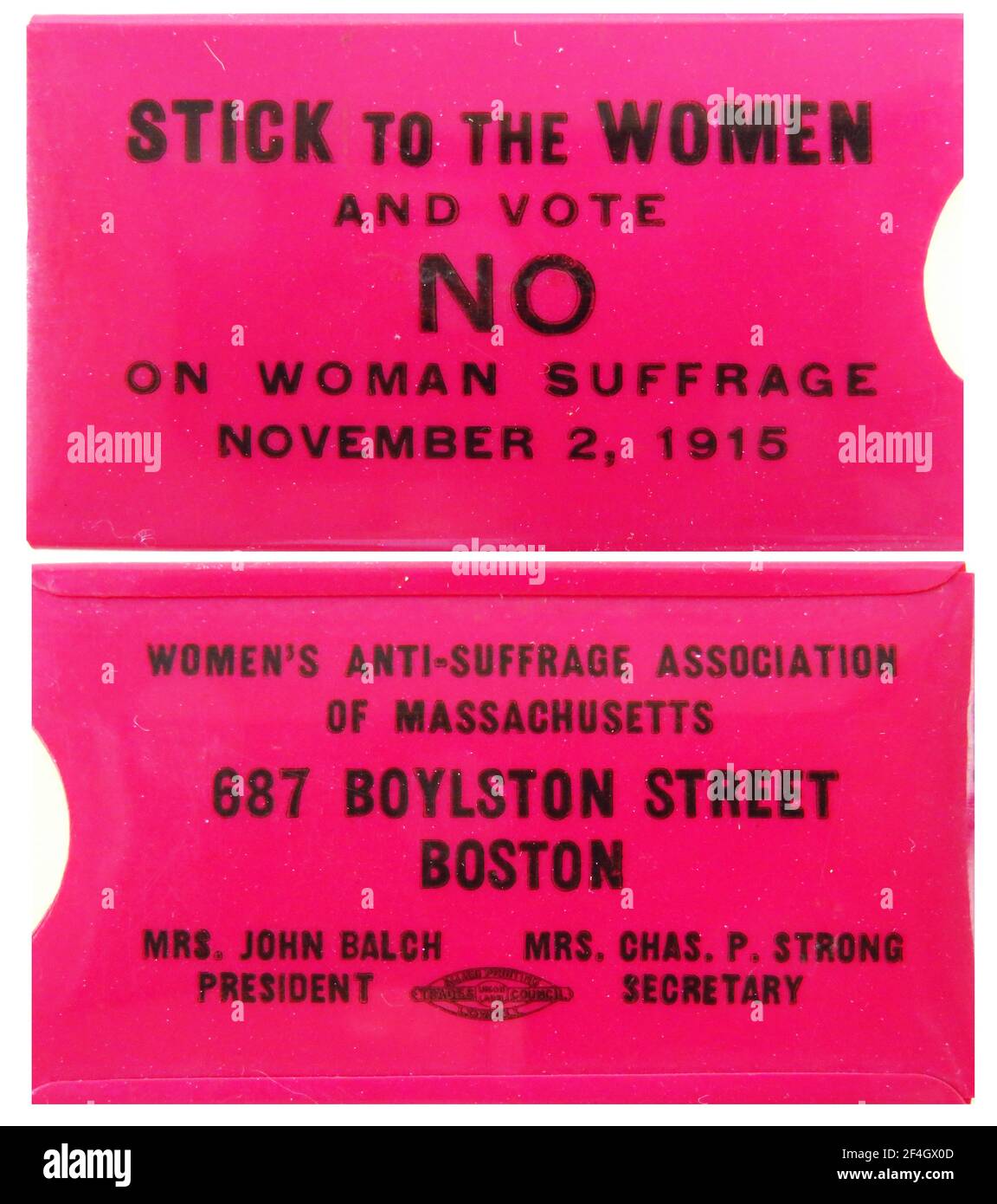 Entrambi i lati di una novità rossa anti-suffragio 'titolare dello spettacolo,' con il testo 'spunta alle donne e vota No sul suffragio femminile 2 novembre 1915,' prodotto dalla Womens Anti-suffragio Association of Massachusetts, Boston, 1915. Fotografia di Emilia van Beugen. () Foto Stock