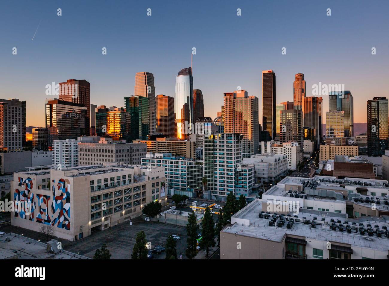 Splendida vista degli edifici del centro DI LOS Angeles tramonto crepuscolo Foto Stock