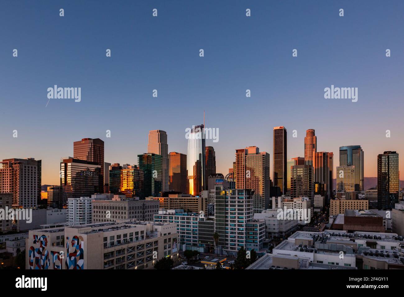 Splendida vista degli edifici del centro DI LOS Angeles tramonto crepuscolo Foto Stock