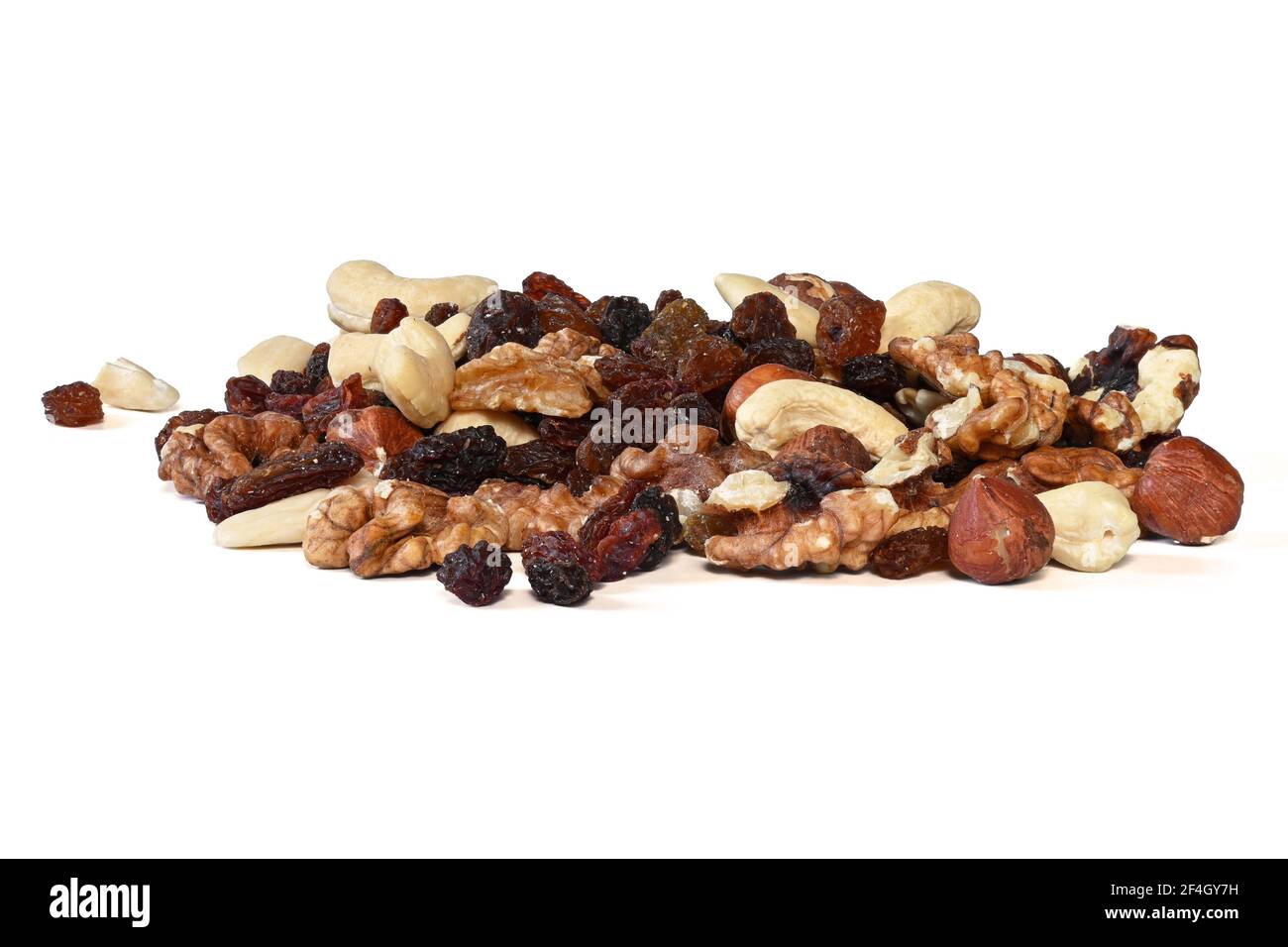 Mix Trail, frutta secca e uvetta snack mix. Foraggio sano naturale, organico degli studenti in primo piano, isolato su bianco. Foto Stock