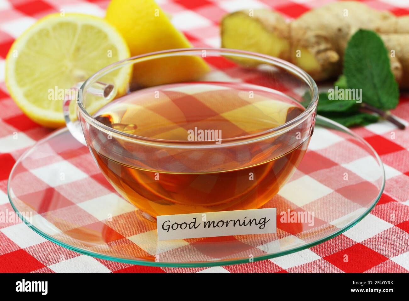 Buona mattina card con tazza di tè, menta fresca, limone e zenzero Foto Stock