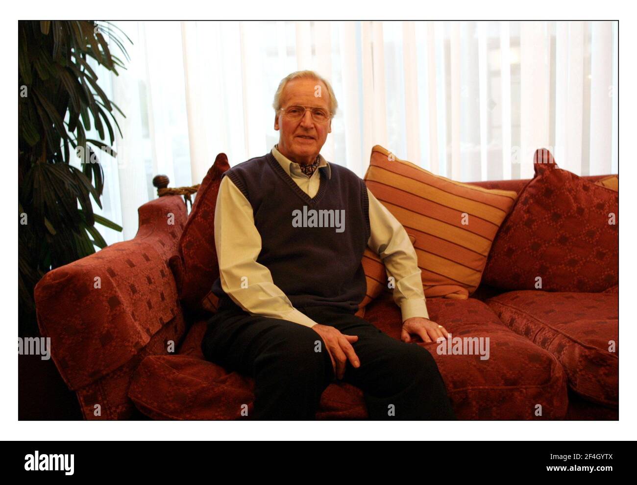 Nicholas Parsons at the Marriott Hotel, London.pic David Sandison 31/7/2002 Foto Stock