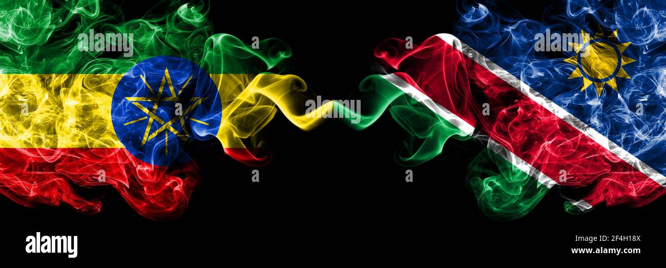Etiopia, etiope vs Namibia, Namibia fumoso mistico bandiere affiancate. Bandiere di fumo astratte spesse colorate in seta. Foto Stock