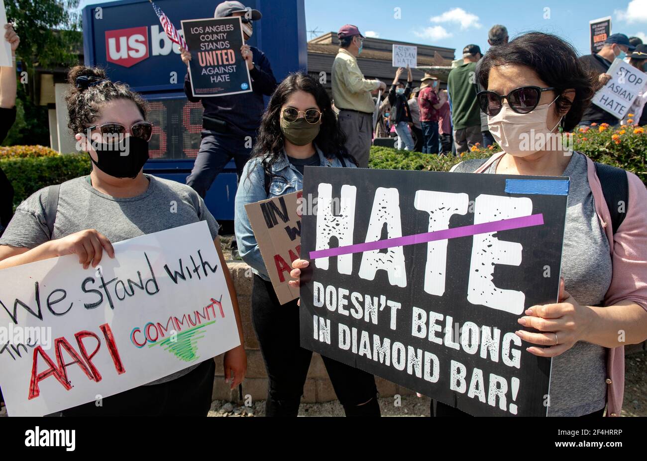 21 marzo 2021, Diamond Bar, California, USA - la gente si riunisce per un rally Stop Asian Hate per ricordare le vittime delle sparatorie spa ad Atlanta e per mostrare solidarietà con le comunità asiatiche americane a Los Angeles e la nazione.(immagine di credito: © Brian Cahn/ZUMA Wire) Foto Stock