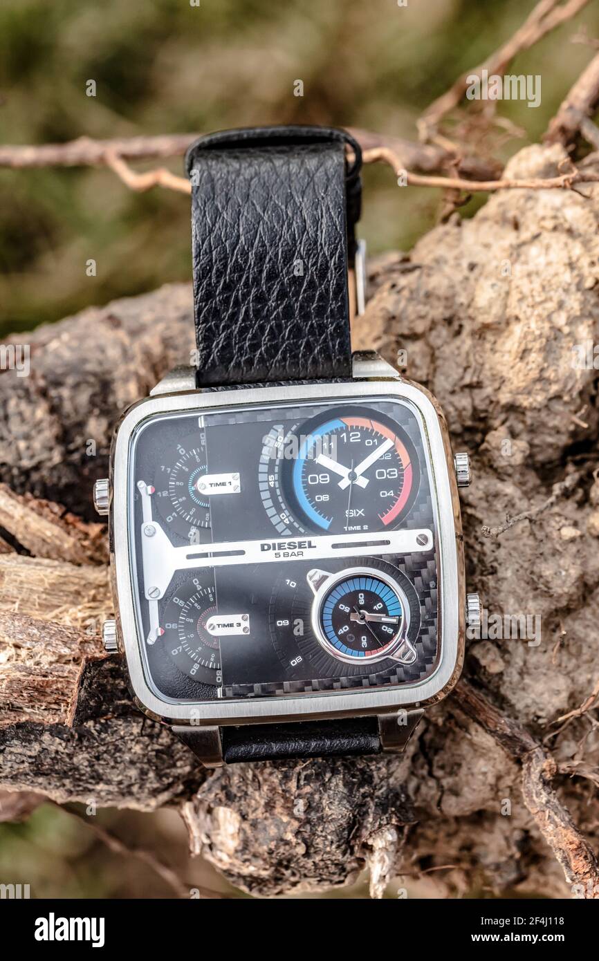 HUETTENBERG, GERMANIA -2021-02-23: OROLOGIO DA uomo DIESEL della famosa  marca DIESEL. DIESEL è un marchio di stile di vita premium con un fattore  cult ed è presen Foto stock - Alamy