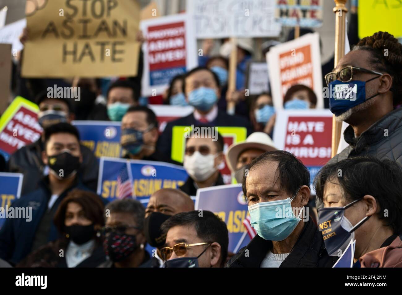 Brooklyn, New York, Stati Uniti. 21 marzo 2021 il presidente del Borough di Brooklyn Eric Adams guida un raduno contro la violenza e la discriminazione dopo i recenti attacchi contro gli asiatici-americani a New York City e in tutti gli Stati Uniti Adams è in esecuzione per il sindaco di New York City quest'anno. Credit: Joseph Reid/Alamy Live News Foto Stock