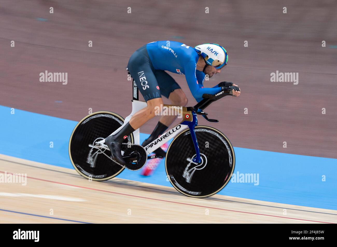 Filippo Ganna d’Italia ha fatto registrare un record mondiale vincendo l’inseguimento individuale degli uomini. Campionati mondiali di pista UCI Foto Stock