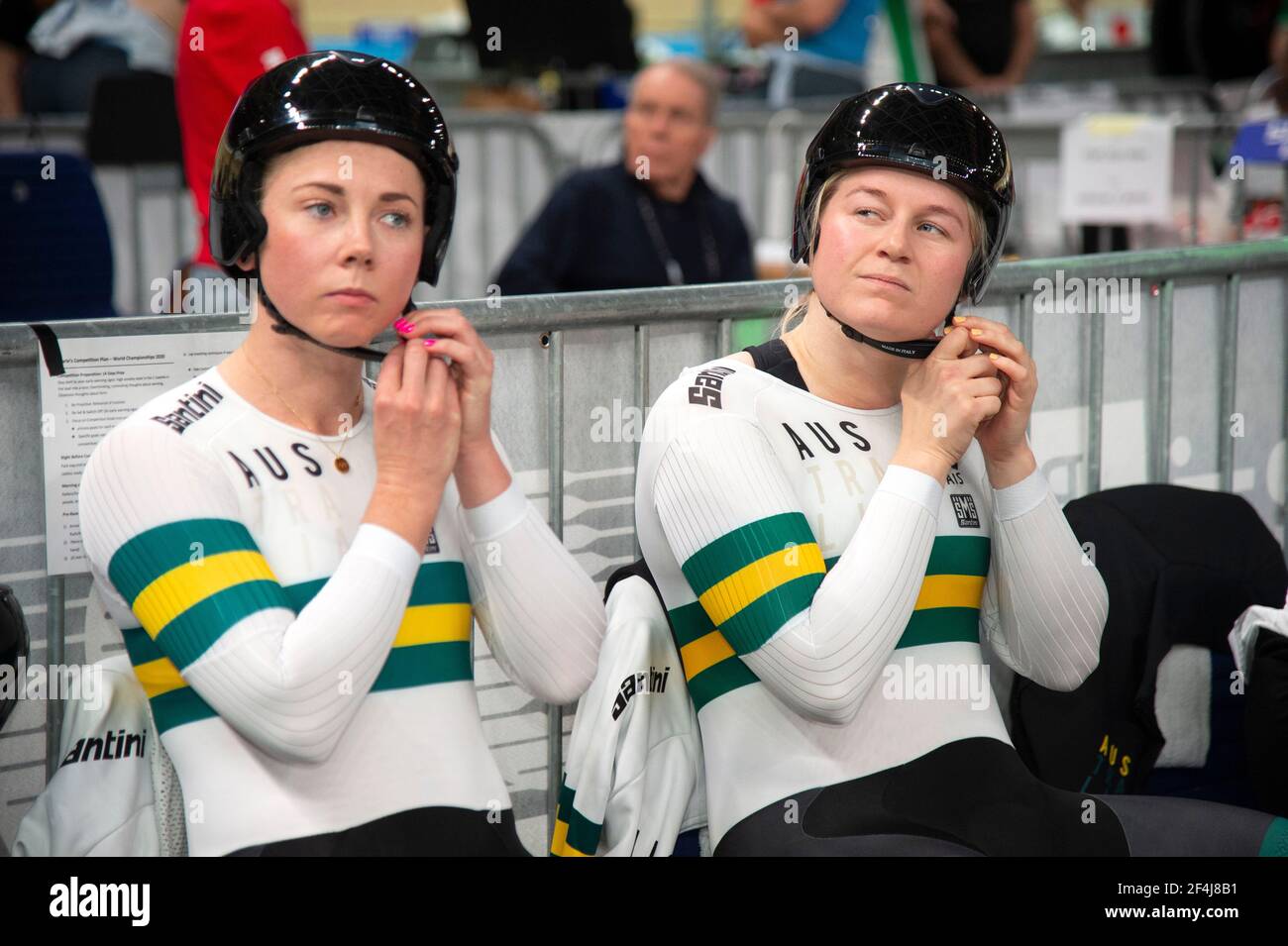 Kaarle McCullock e Stephanie Morton, australiani, si preparano per l’evento sprint femminile. UCI Track World Championships, Berlino, Germania (Photo by Foto Stock