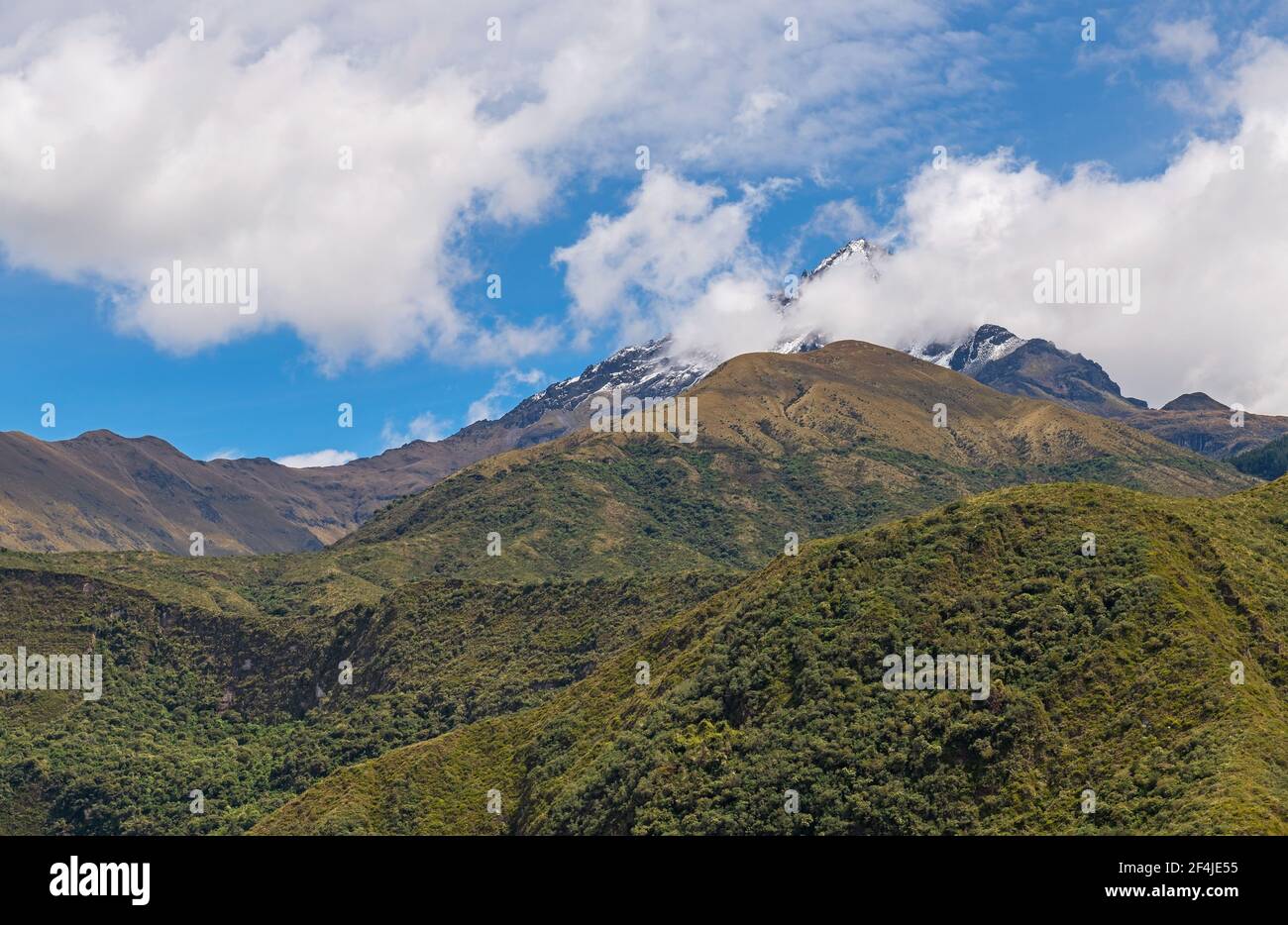 Il vulcano Cotacachi picco dopo la nevicata, Cotacachi Cayapas riserva nazionale, Andes montagne, Otavalo, Ecuador. Foto Stock