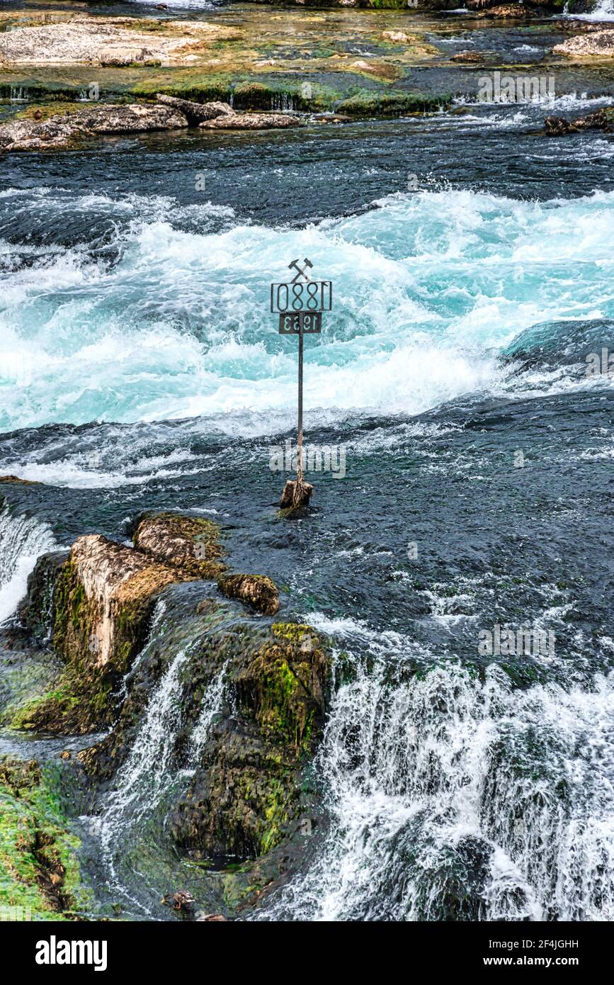 Rheinfall - la più grande cascata d'Europa vicino a Schaffhausen in Svizzera Foto Stock