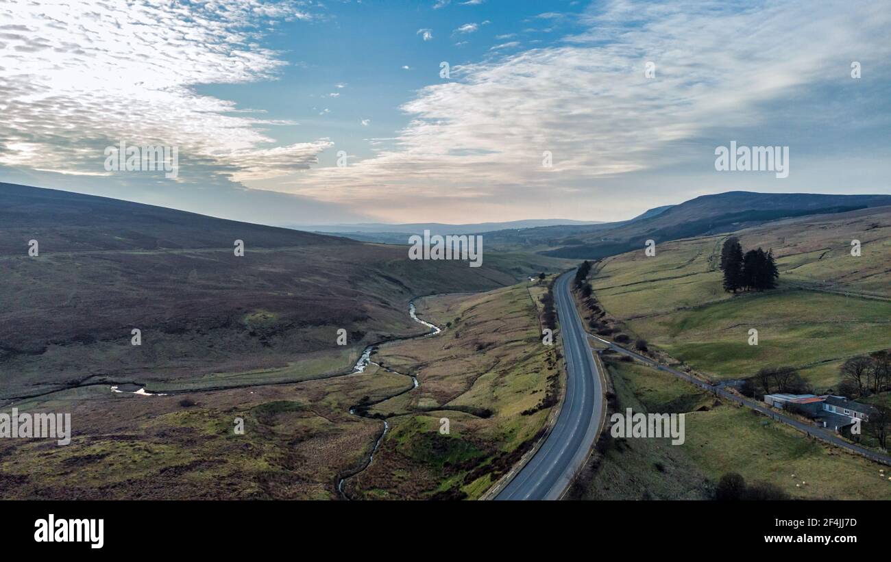 Fotografia aerea della strada di Glenshane nelle montagne di Sperrin Foto Stock