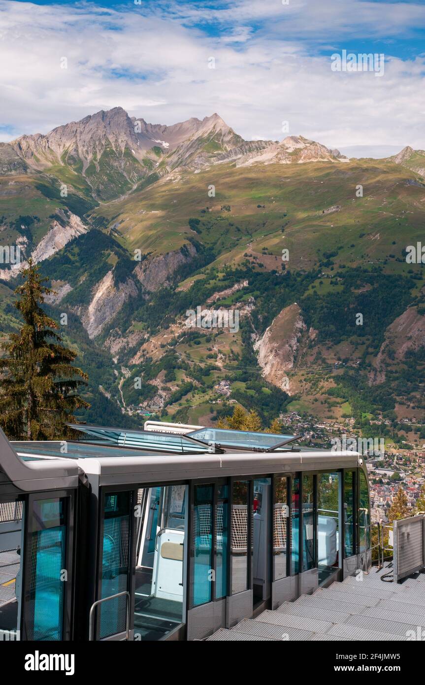 Funicolare che collega Bourg-Saint-Maurice e Les Arcs resort, Alpi francesi, Savoia (73), regione Auvergne-Rodano-Alpi, Francia Foto Stock