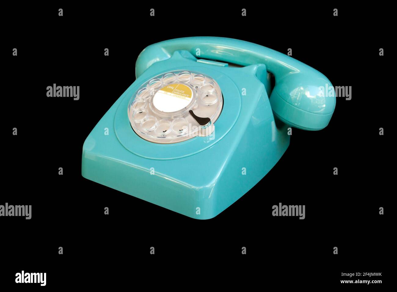 Telefono con teleselezione rotante turchese anni '70. Isolato su nero Foto Stock