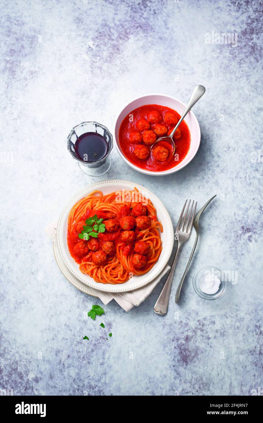 Spaghetti con polpette e ricotta Foto Stock