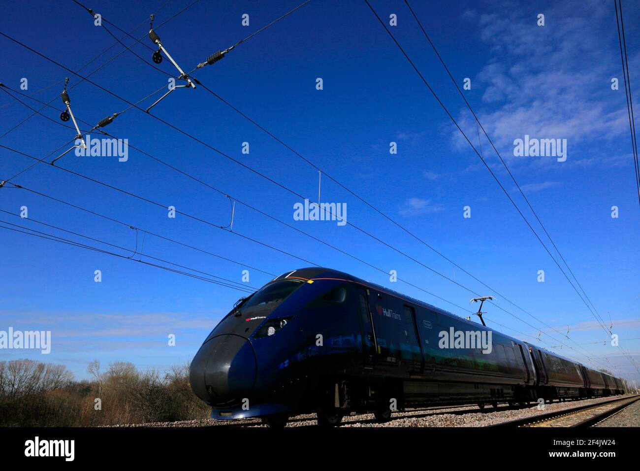 Hull Trains 802302 Azuma, East Coast Main Line Railway; Peterborough, Cambridgeshire, Inghilterra Foto Stock