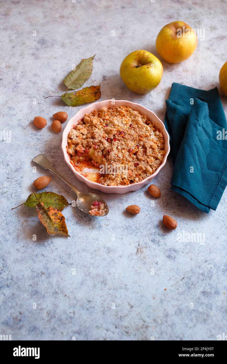 Crumble di mela e vaniglia Foto Stock