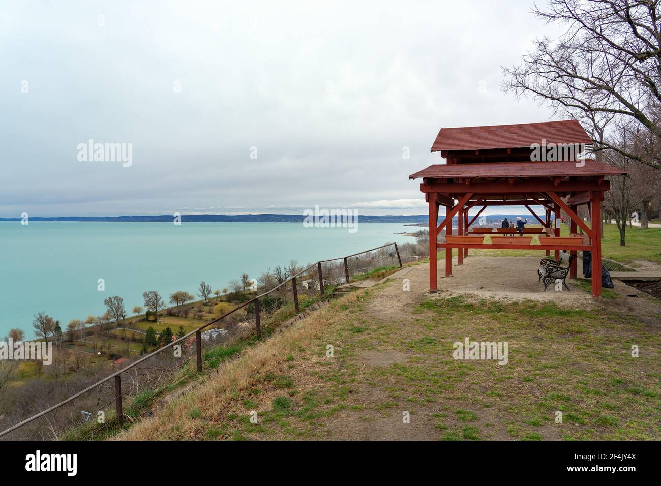 Vista sul lago Balaton da Balatonacarattya e dal punto di vista di Kisfaludy. Foto Stock