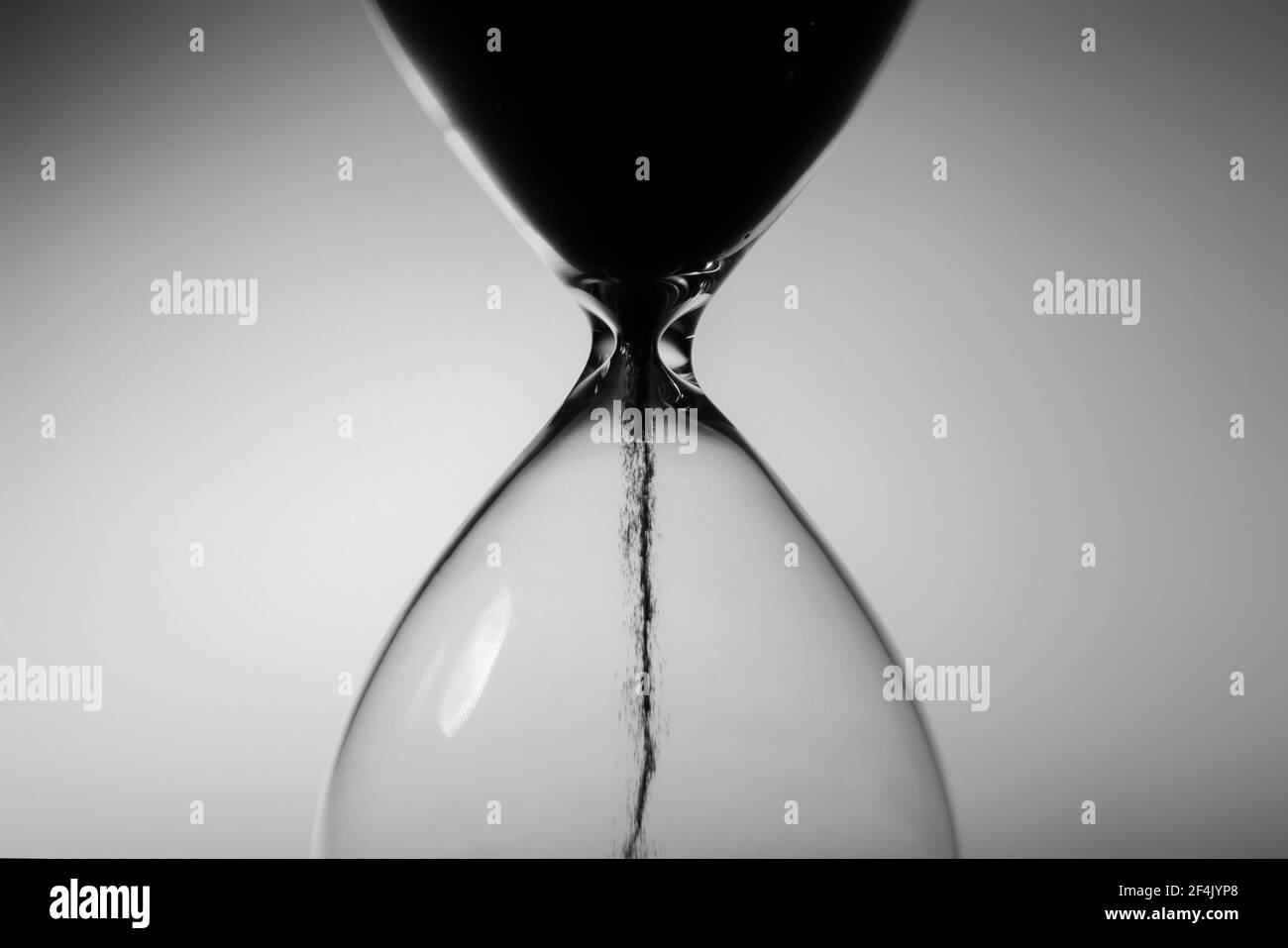 Primo piano foto in bianco e nero della clessidra Foto Stock