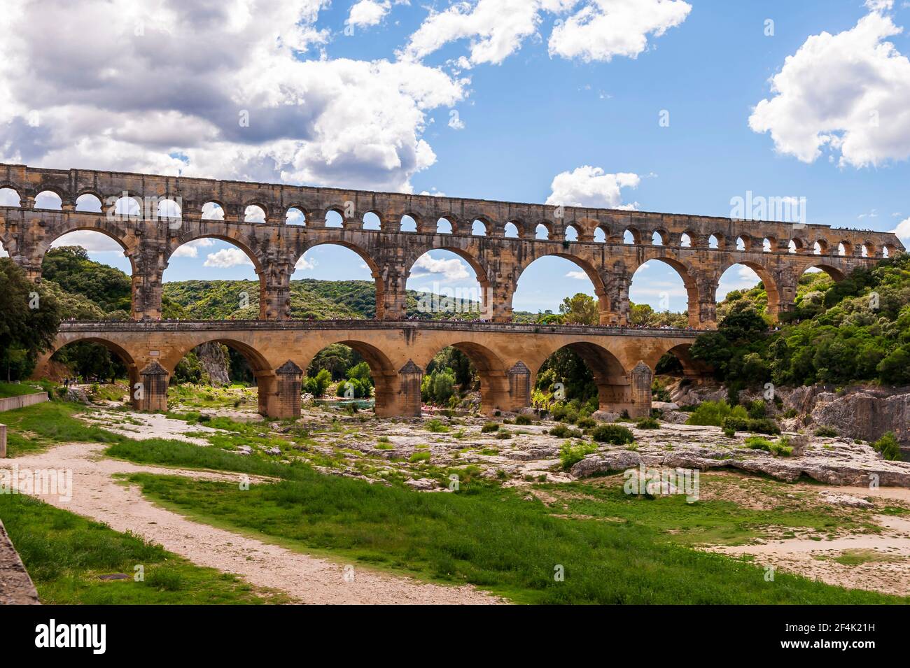 L'acquedotto più alto dell'epoca romana, il Pont du Gard, in Occitanie, Francia Foto Stock