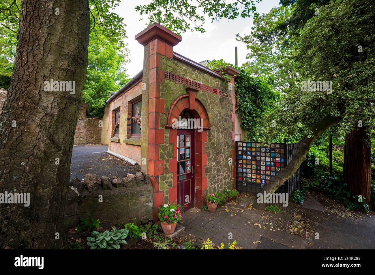 Il 'Theatre of Small Convenience' in Edith Walk, Great Malvern, Worcestershire, Inghilterra Foto Stock