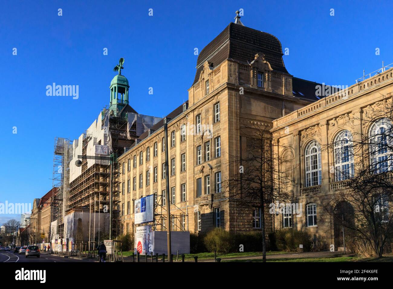 Bezirksregierung Düsseldorf, edifici neo-barocchi a Cecilienallee, Dusseldorf, Germania Foto Stock