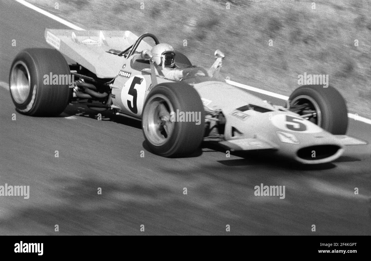Bruce MC LAREN guida la McLaren-Ford F1 a piena velocità durante il Gran Premio di Francia 1969, nel circuito di Charade vicino Clermont-Ferrand. Foto Stock