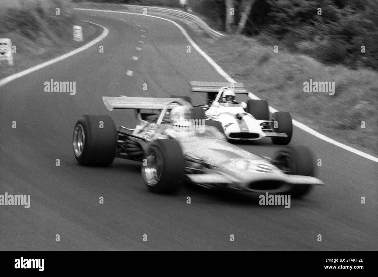 Denny HULME guida la McLaren-Ford F1 a piena velocità durante il Gran Premio di Francia 1970, nel circuito di Charade vicino Clermont-Ferrand. Foto Stock