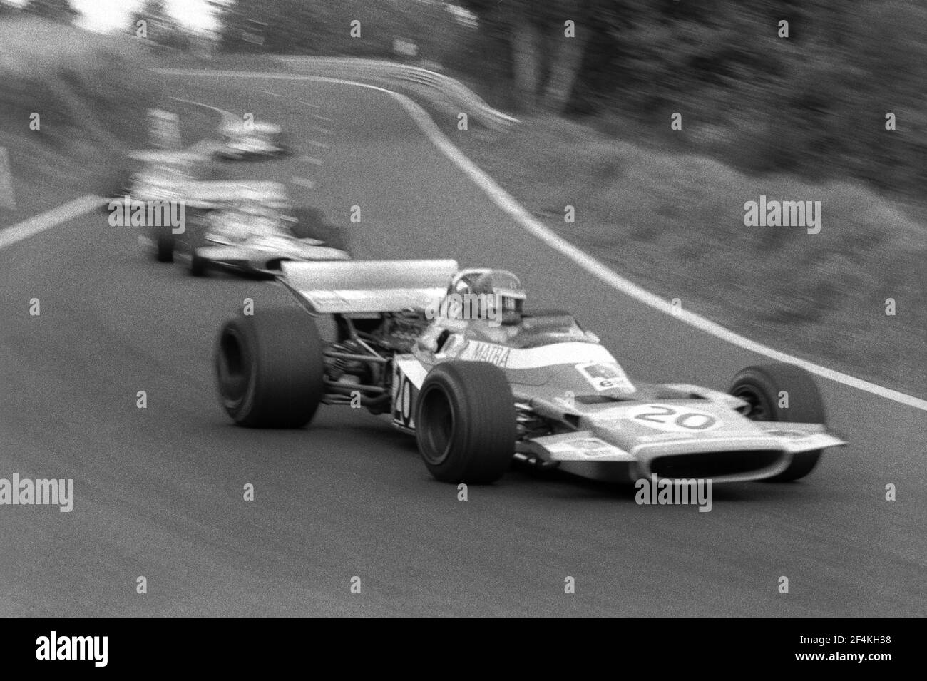 Henri PESCAROLO guida la vettura di Formula 1 MATRA a piena velocità durante il Gran Premio di Francia 1970, sul circuito di Charade vicino a Clermont-Ferrand. Foto Stock